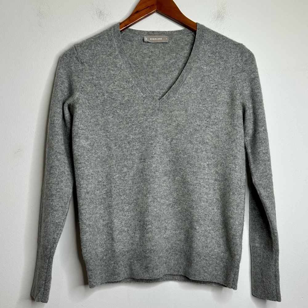 Everlane Women’s V-Neck Cashmere Sweater Size Small